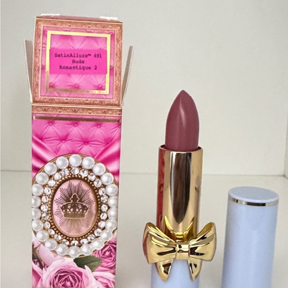 A silky-smooth lipstick with a luminous, dewy finish. - Picture 4 of 6